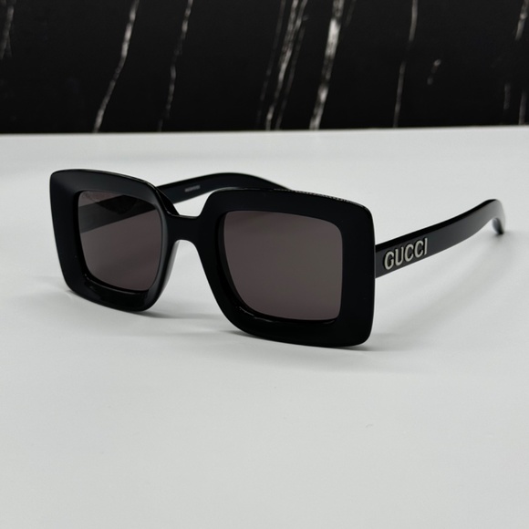 NEW GUCCI SQUARE SUNGLASSES GUCCI GG1718S 001 BLACK GREY EYEWEAR - Picture 1 of 9